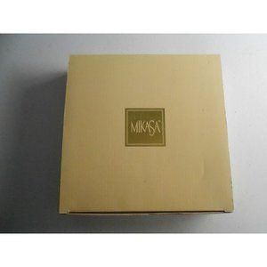 NEW Mikasa FK001 Holiday Elegance Fine Porcelain Christmas Carolers Church Plate